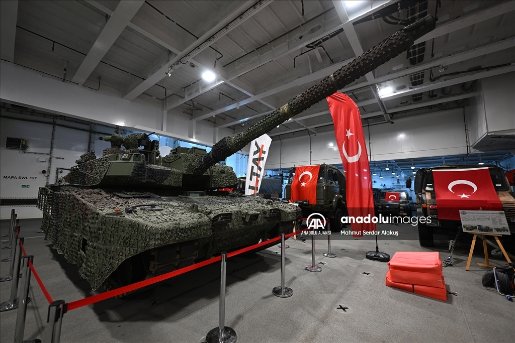 TCG Anadolu, İzmir Alsancak Limanı'na geldi