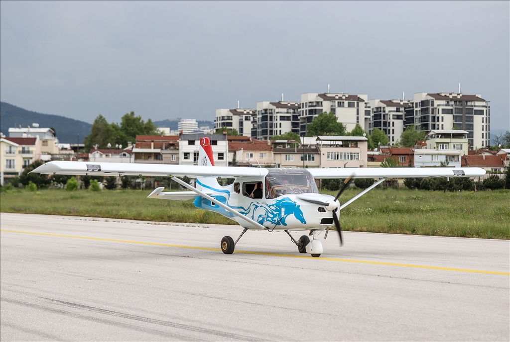 هواپیمای آموزشی «تروی T200» ترکیه برای اولین بار روی باند فرود آمد