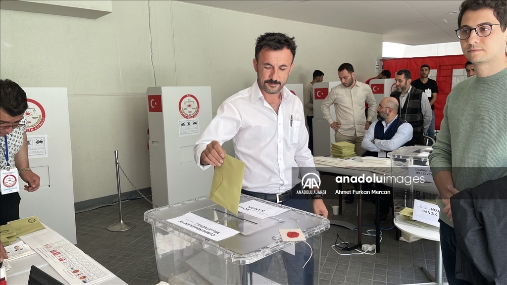Japonya'da, Türkiye'deki Cumhurbaşkanı ve Milletvekili Seçimleri için oy verme işlemi başladı