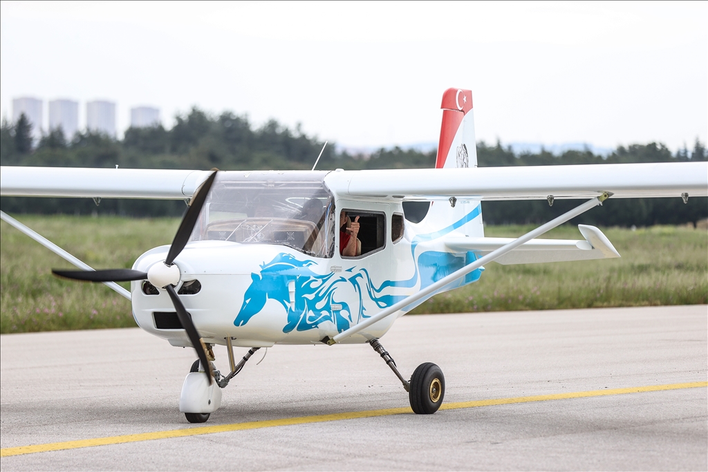 هواپیمای آموزشی «تروی T200» ترکیه برای اولین بار روی باند فرود آمد