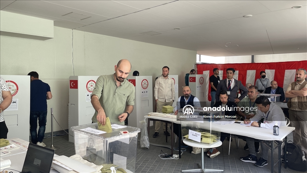 Japonya'da, Türkiye'deki Cumhurbaşkanı ve Milletvekili Seçimleri için oy verme işlemi başladı