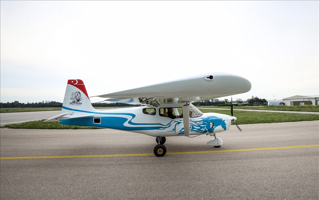 هواپیمای آموزشی «تروی T200» ترکیه برای اولین بار روی باند فرود آمد