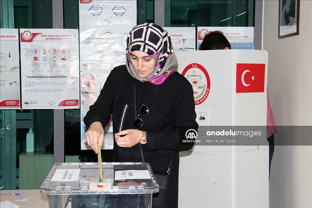Kırgızistan'da Türkiye'deki 14 Mayıs seçimleri için oy kullanma işlemi başladı