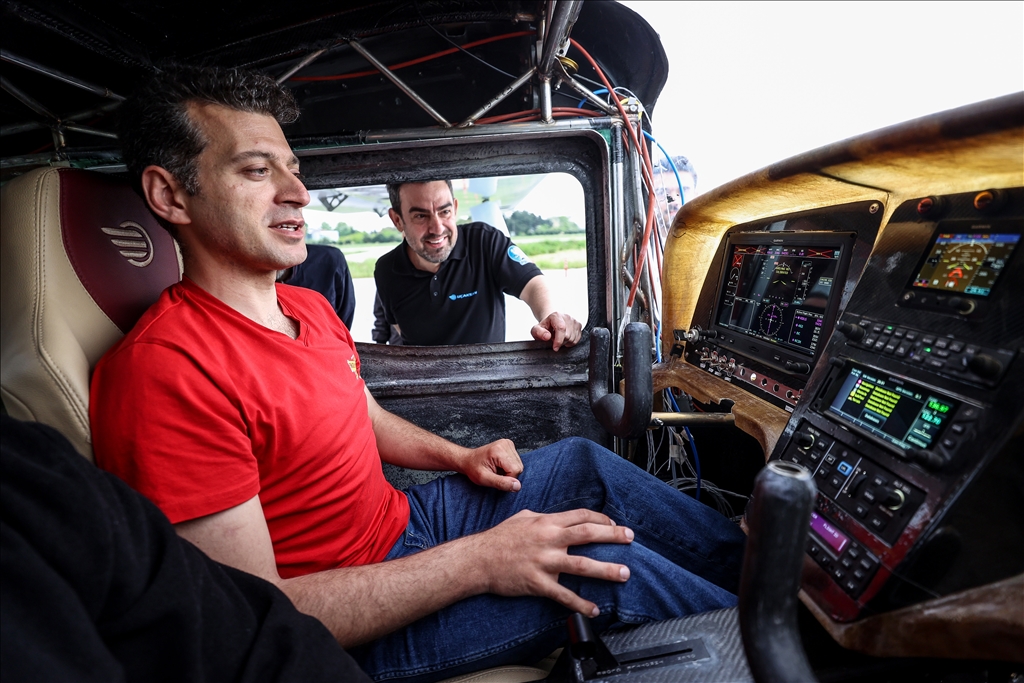 هواپیمای آموزشی «تروی T200» ترکیه برای اولین بار روی باند فرود آمد