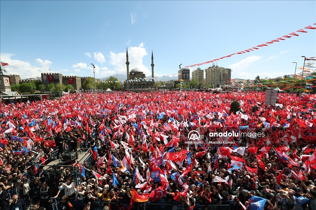 Cumhurbaşkanı Ve Ak Parti Genel Başkanı Erdoğan Partisinin Kayseri Mitinginde Anadolu Ajansı