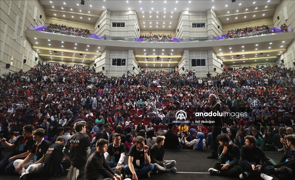 Bakan Akar, Kayseri'de "Efsanenin Doğuşu TOGG" seminerinde konuştu