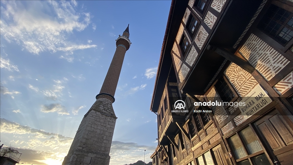 Kılıç Mescid Minaresi (Camisiz Minare)
