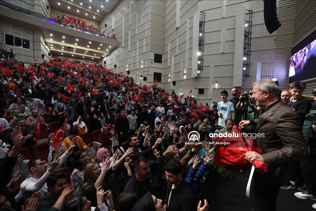 Bakan Akar, Kayseri'de "Efsanenin Doğuşu TOGG" seminerinde konuştu