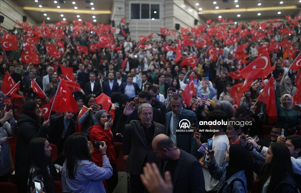 Bakan Akar, Kayseri'de "Efsanenin Doğuşu TOGG" seminerinde konuştu