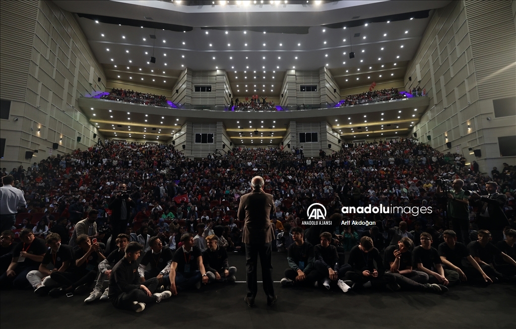 Bakan Akar, Kayseri'de "Efsanenin Doğuşu TOGG" seminerinde konuştu