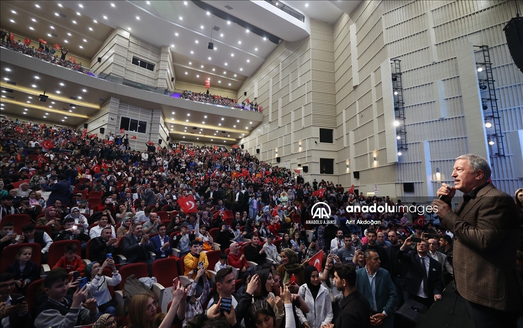 Bakan Akar, Kayseri'de "Efsanenin Doğuşu TOGG" seminerinde konuştu