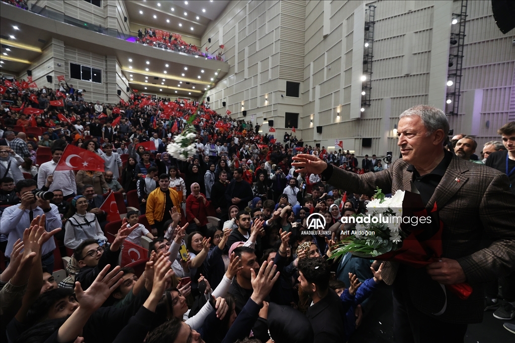 Bakan Akar, Kayseri'de "Efsanenin Doğuşu TOGG" seminerinde konuştu