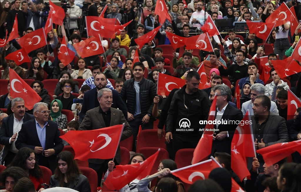 Bakan Akar, Kayseri'de "Efsanenin Doğuşu TOGG" seminerinde konuştu