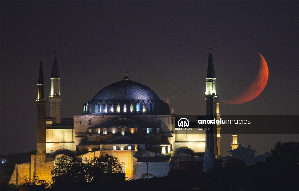 İstanbul'da hilal