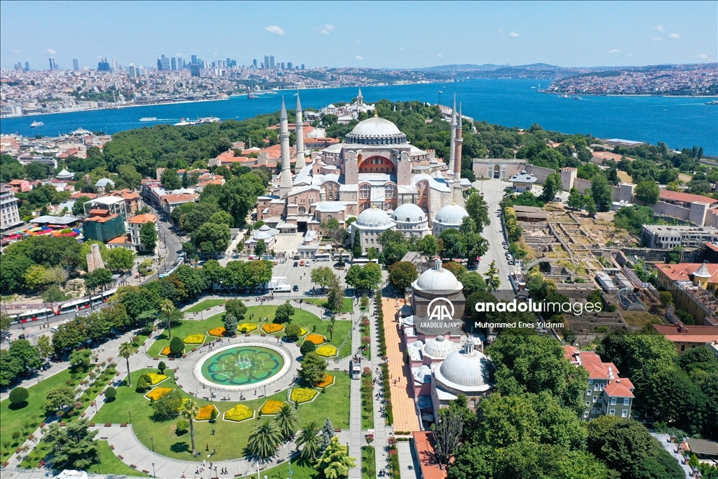 Ayasofya Camisi'nde açılış hazırlıkları sürüyor