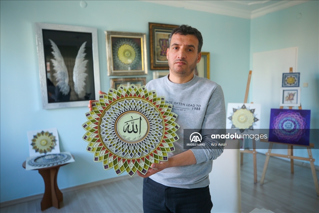 Arkadaş tavsiyesiyle başladığı rölyef sanatı terapi oldu