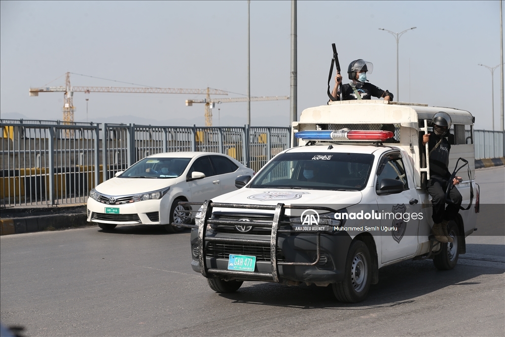 Police officers intervene supporters of Imran Khan in Pakistan