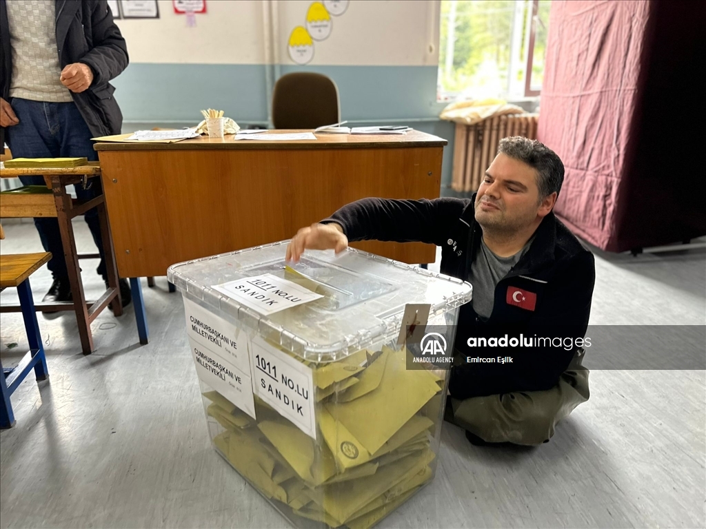 В Турции проходит голосование на выборах президента и парламента