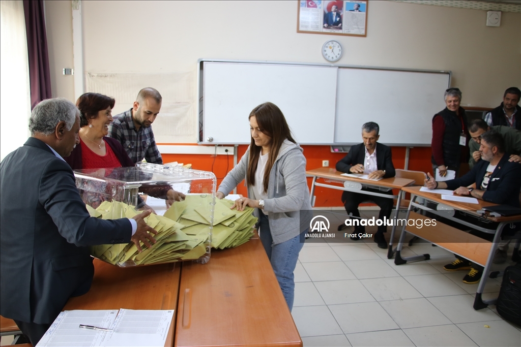 Türkiye genelinde oy verme işlemi sona erdi
