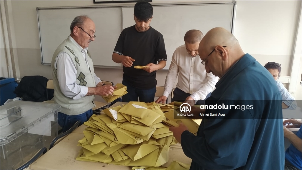 Türkiye genelinde oy verme işlemi sona erdi