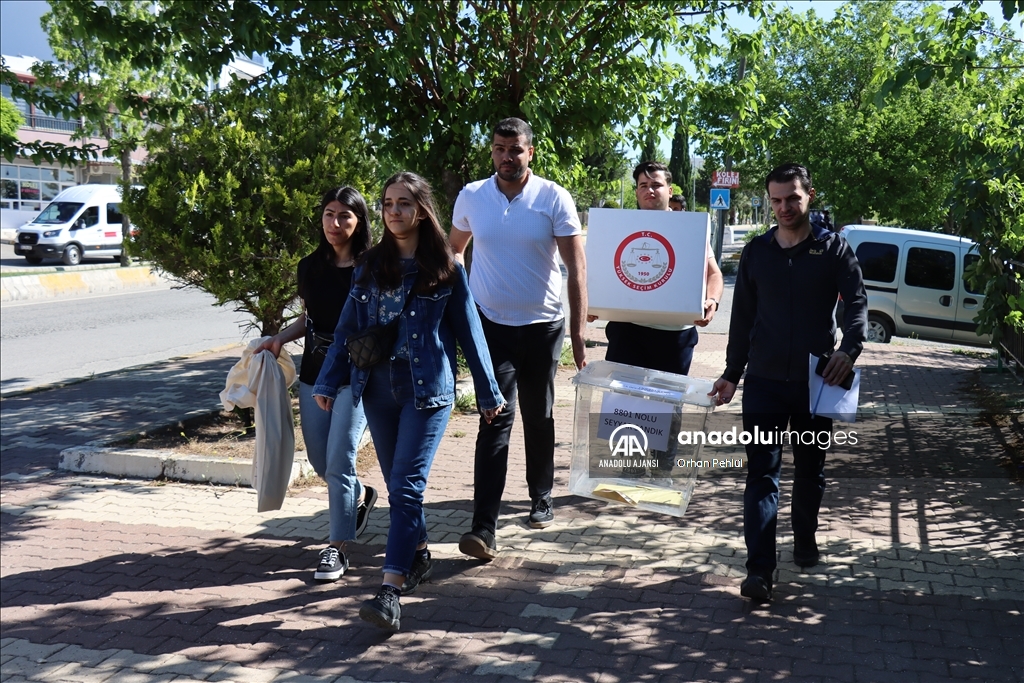 Adıyaman'daki hasta veya engelliler "seyyar sandık" ile oylarını kullandı