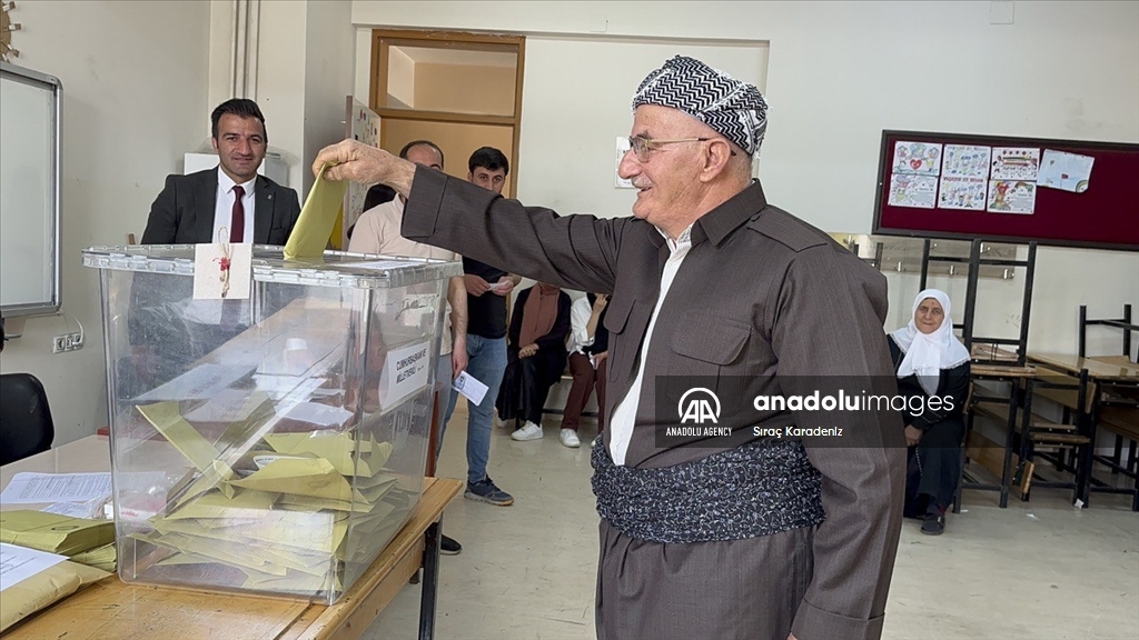 В Турции проходит голосование на выборах президента и парламента