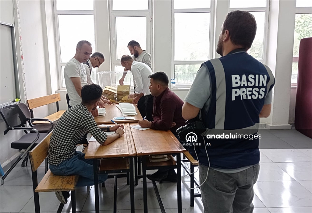 AA, tüm yurtta seçim sonuçlarını sandık başından duyurdu
