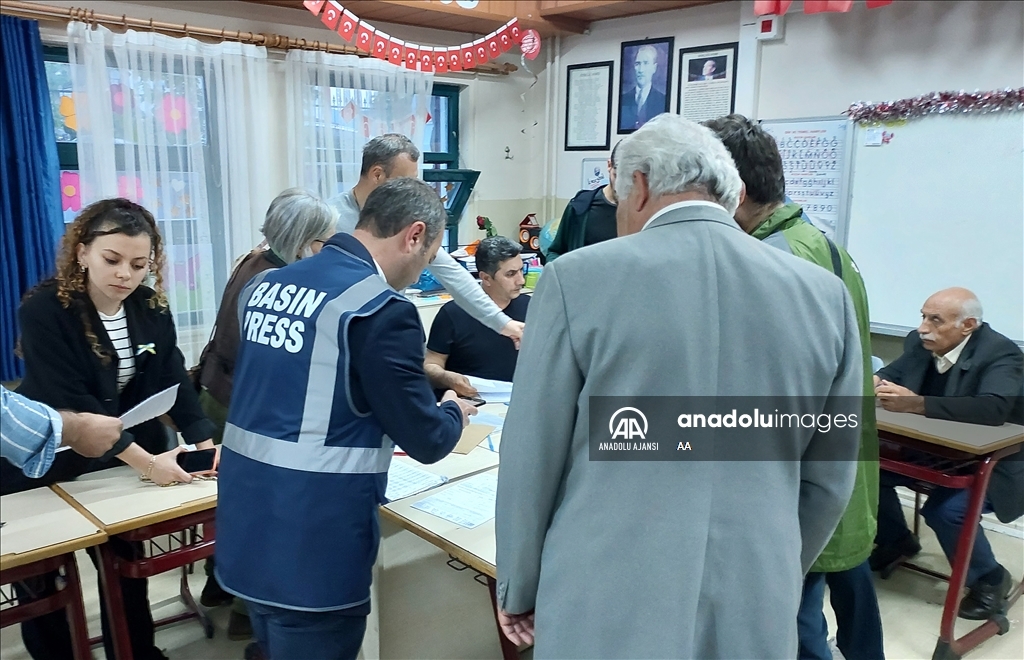 AA, tüm yurtta seçim sonuçlarını sandık başından duyurdu