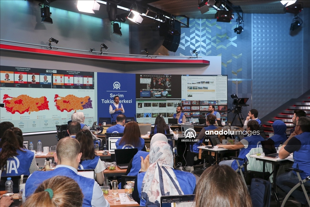 AA, tüm yurtta seçim sonuçlarını sandık başından duyurdu