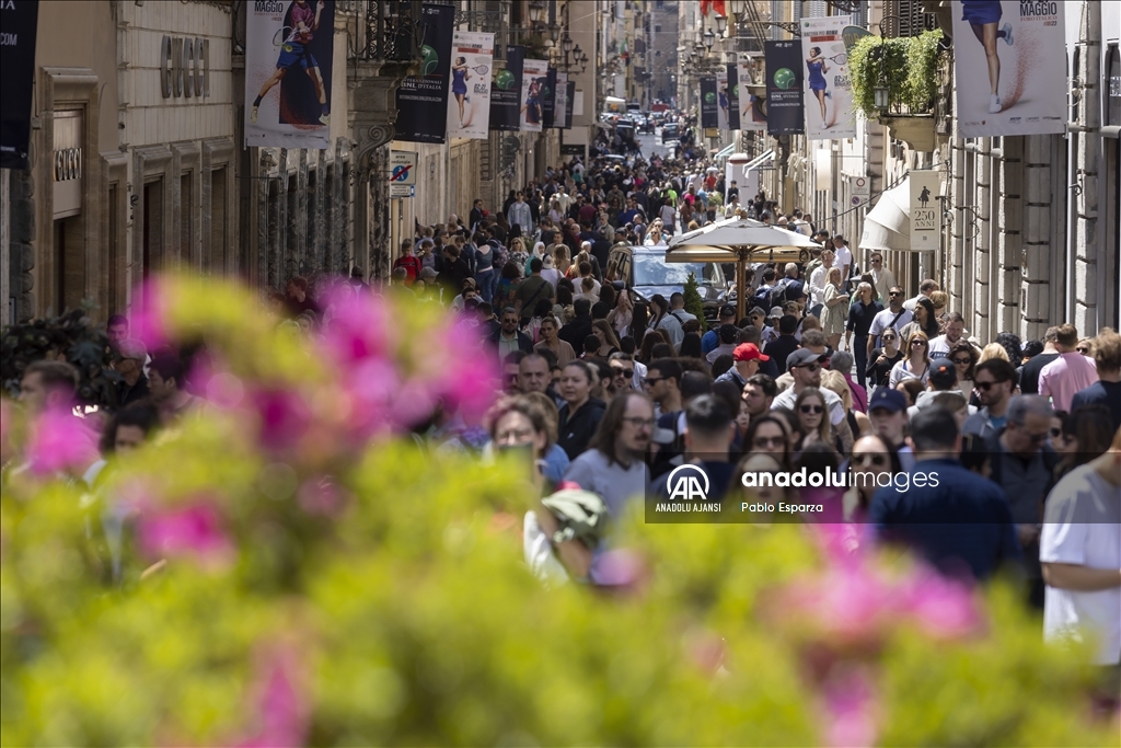 Roma'da İspanyol merdivenleri çiçeklerle süslendi