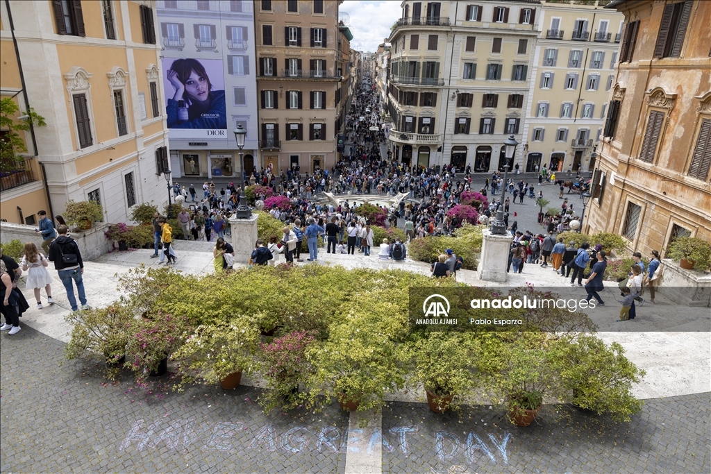 Roma'da İspanyol merdivenleri çiçeklerle süslendi