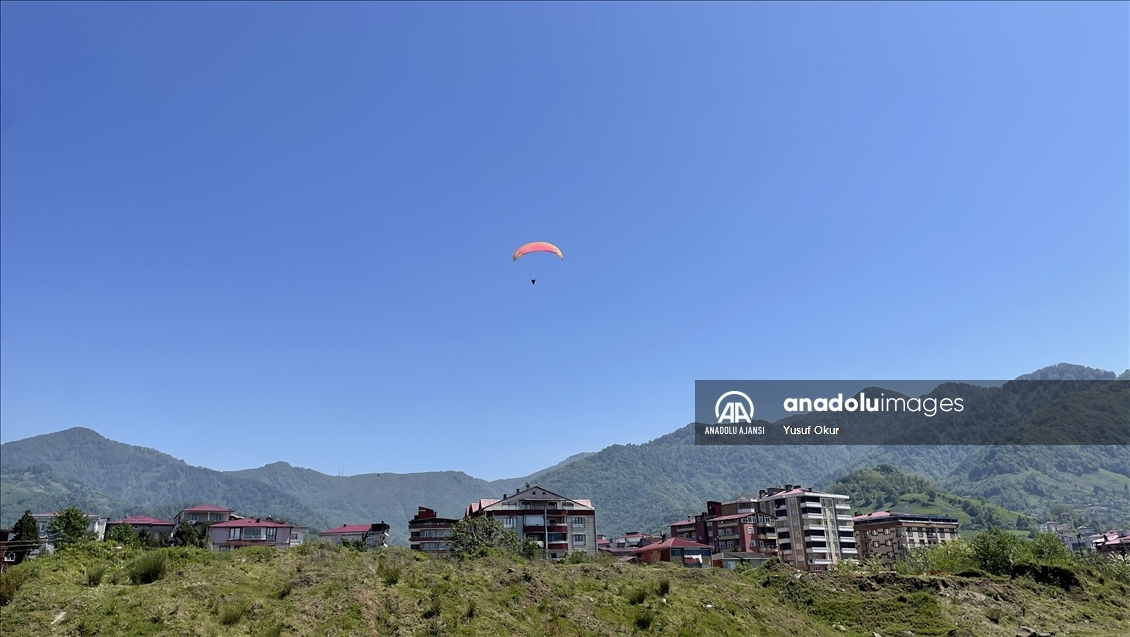 Artvin'de Engelliler Haftası kapsamında yamaç paraşütü etkinliği düzenlendi