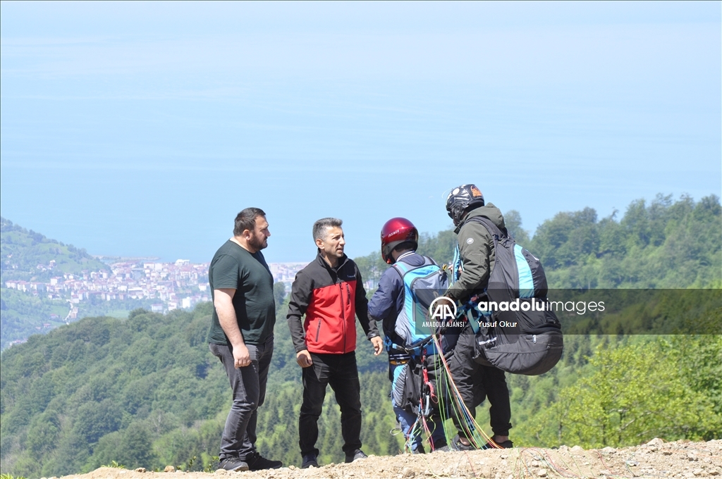 Artvin'de Engelliler Haftası kapsamında yamaç paraşütü etkinliği düzenlendi