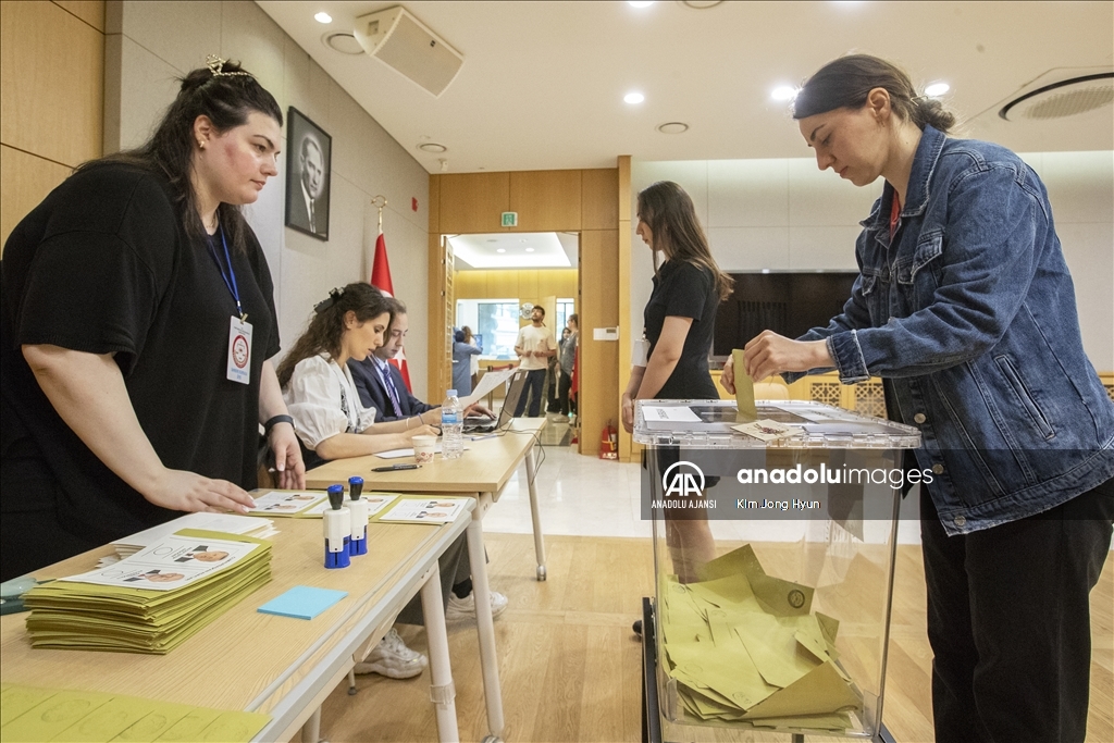 Güney Kore'de Türkiye'deki Cumhurbaşkanı Seçimi'nin ikinci tur oylaması başladı