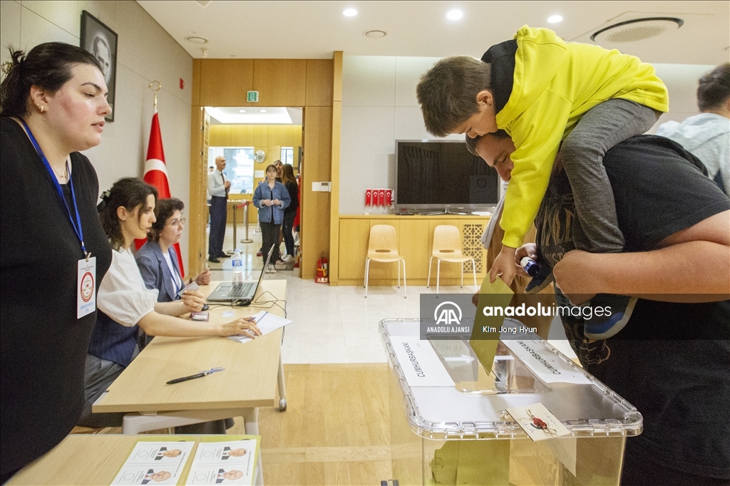 Güney Kore'de Türkiye'deki Cumhurbaşkanı Seçimi'nin ikinci tur oylaması başladı