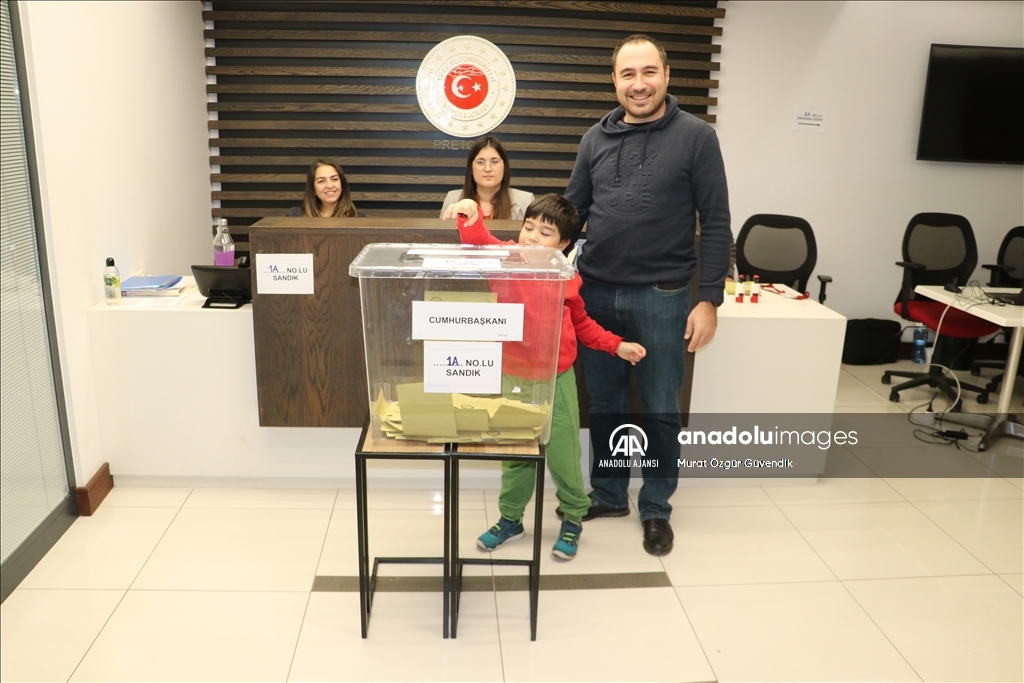 Güney Afrika'da Türkiye'deki Cumhurbaşkanı Seçimi'nin ikinci turu oylaması başladı