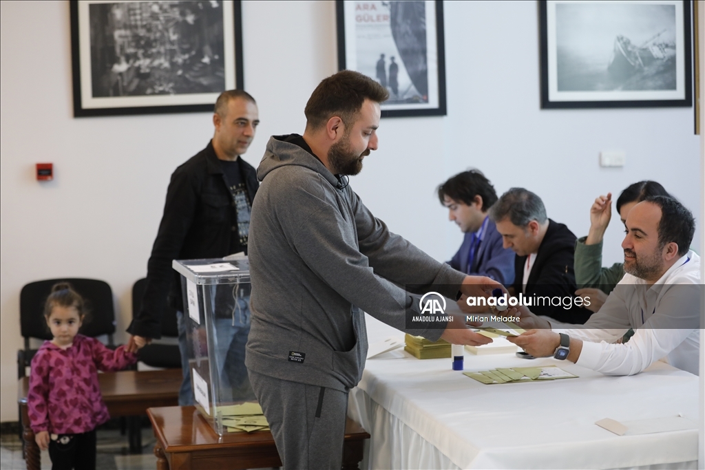 Gürcistan'da Türkiye'deki Cumhurbaşkanı Seçimi ikinci turu için oylama devam ediyor