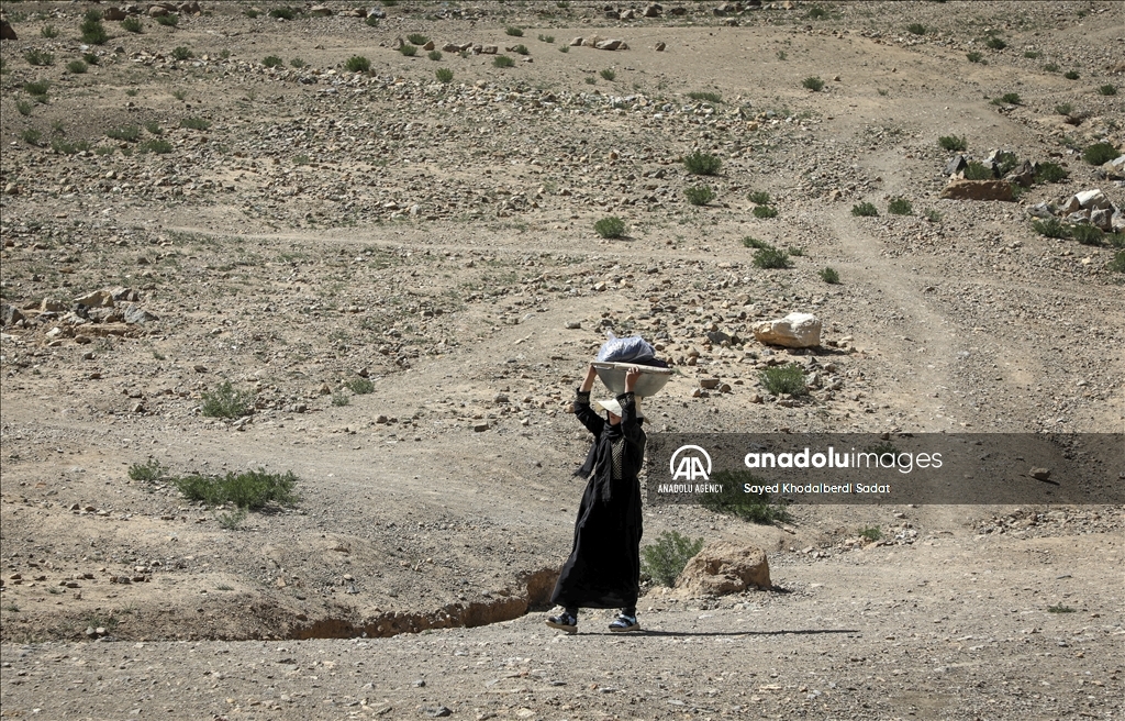 Thousands of Afghan families struggle to live in caves