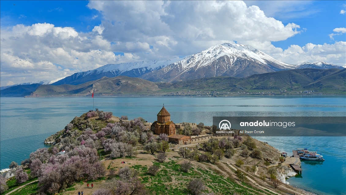 Tarih ve doğa şehri Van ilkbaharda bir başka güzel