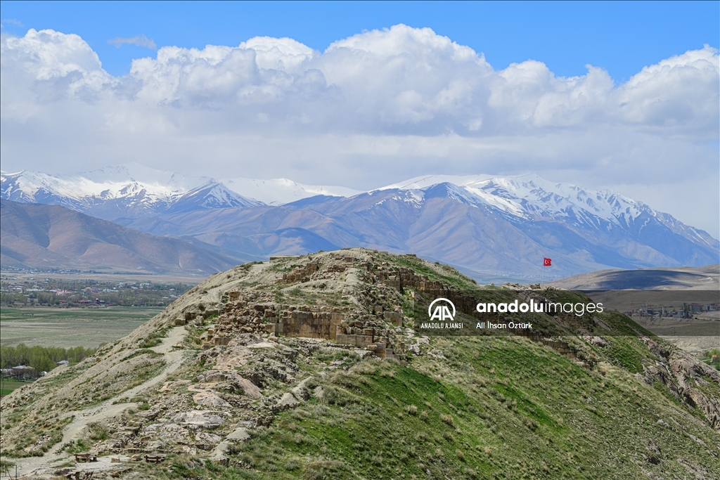 Tarih ve doğa şehri Van ilkbaharda bir başka güzel