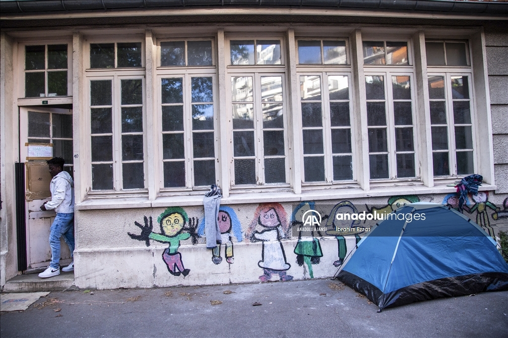 Terk edilmiş okul, Fransa’da göçmenlerin evi oldu