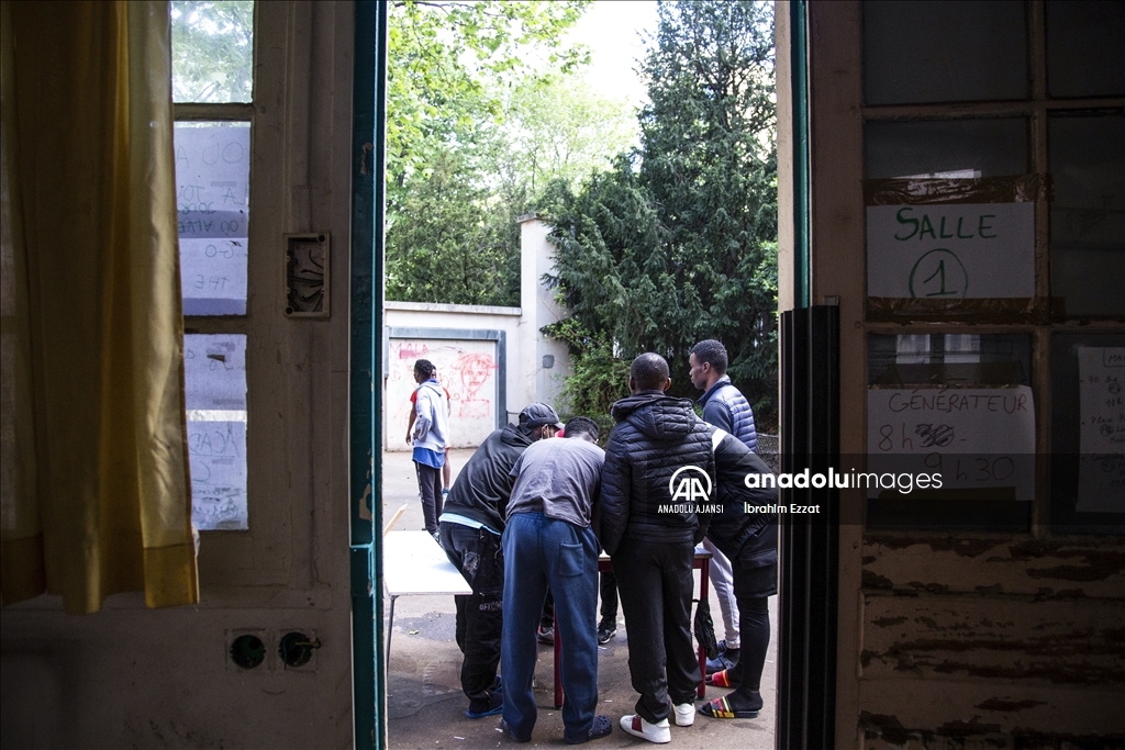 Terk edilmiş okul, Fransa’da göçmenlerin evi oldu