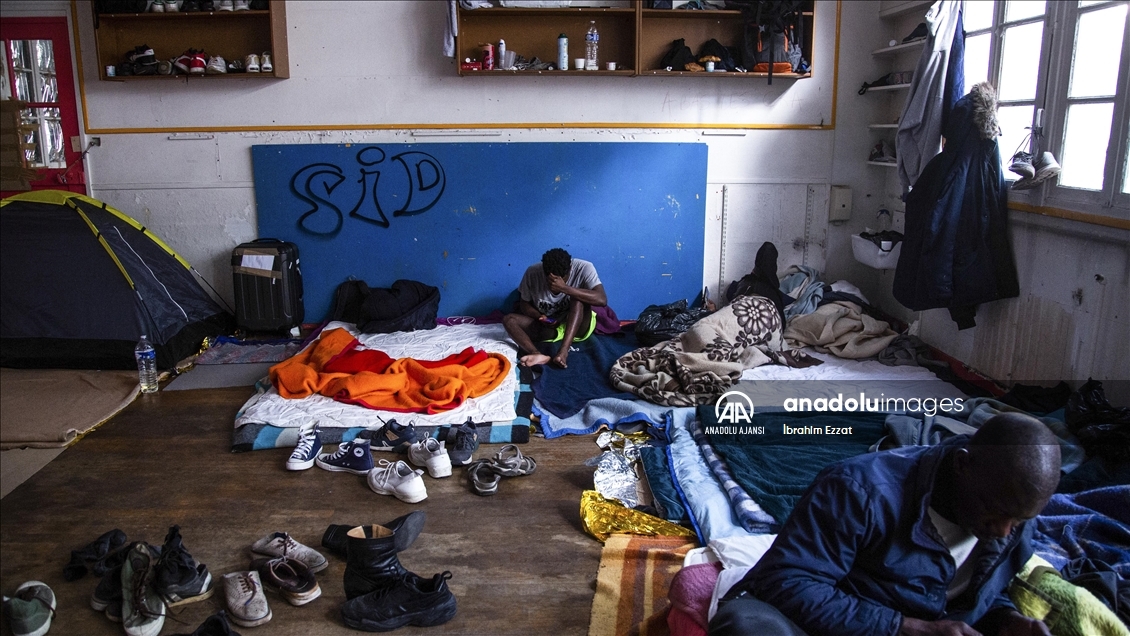 Terk edilmiş okul, Fransa’da göçmenlerin evi oldu
