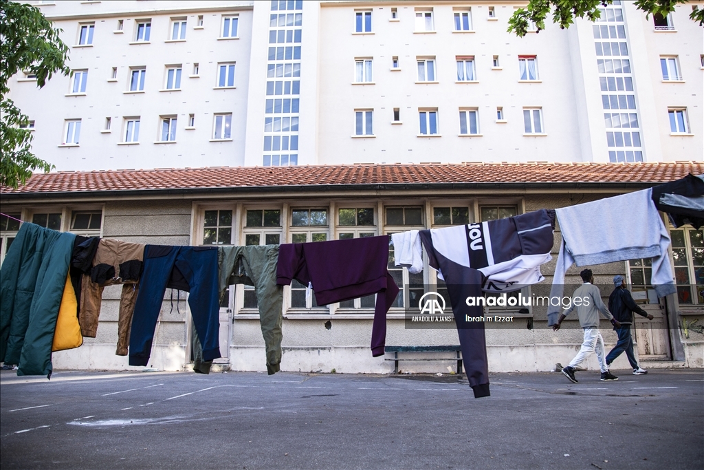 Terk edilmiş okul, Fransa’da göçmenlerin evi oldu