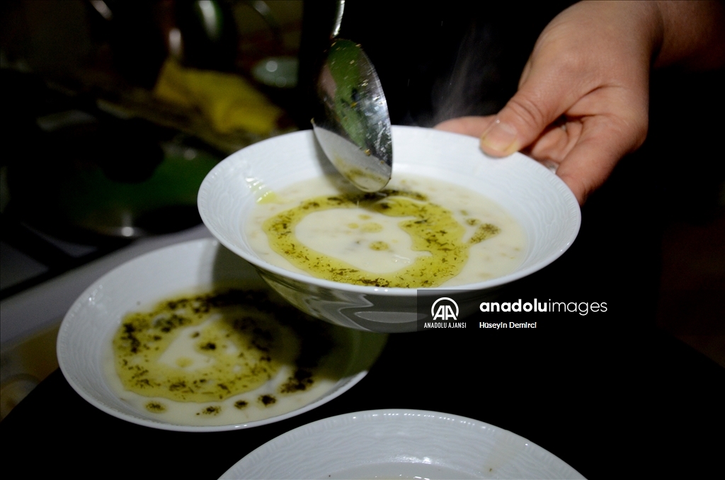 Kars'ın "asırlık lezzeti" ayran aşı