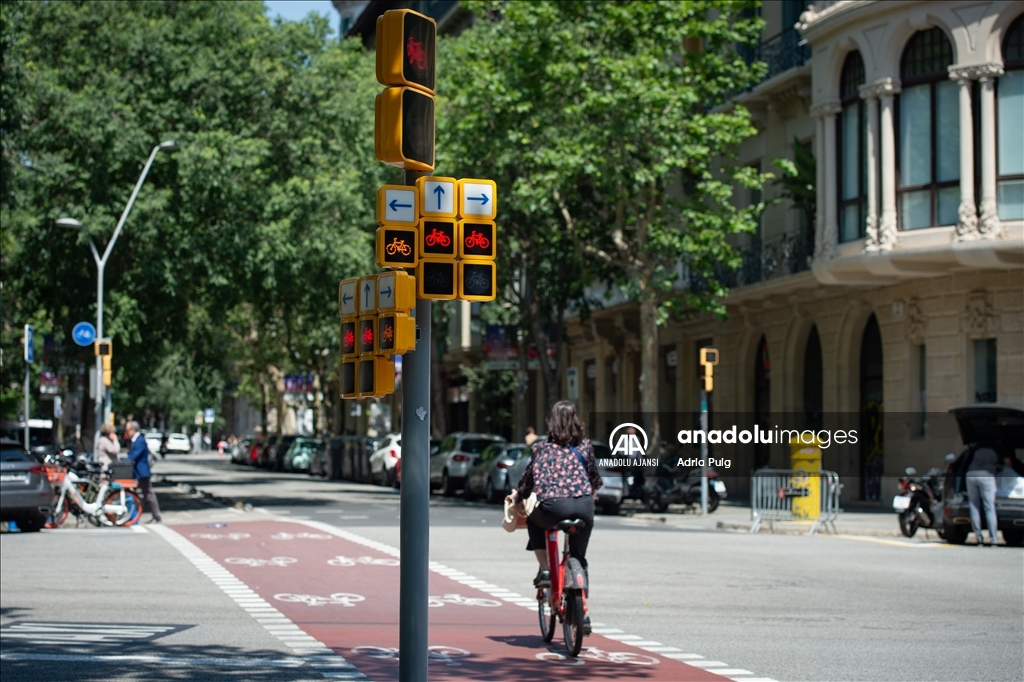 Barselona'daki bisiklet sürücüleri için yeni 'Tetris' trafik ışığı düzenlemesi