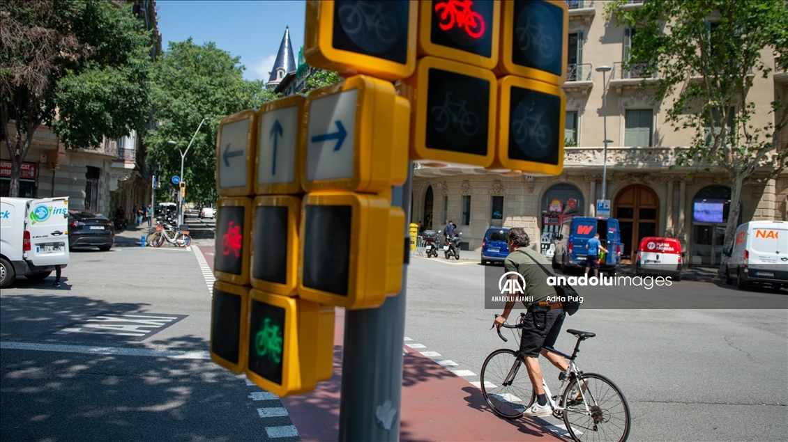Barselona'daki bisiklet sürücüleri için yeni 'Tetris' trafik ışığı düzenlemesi