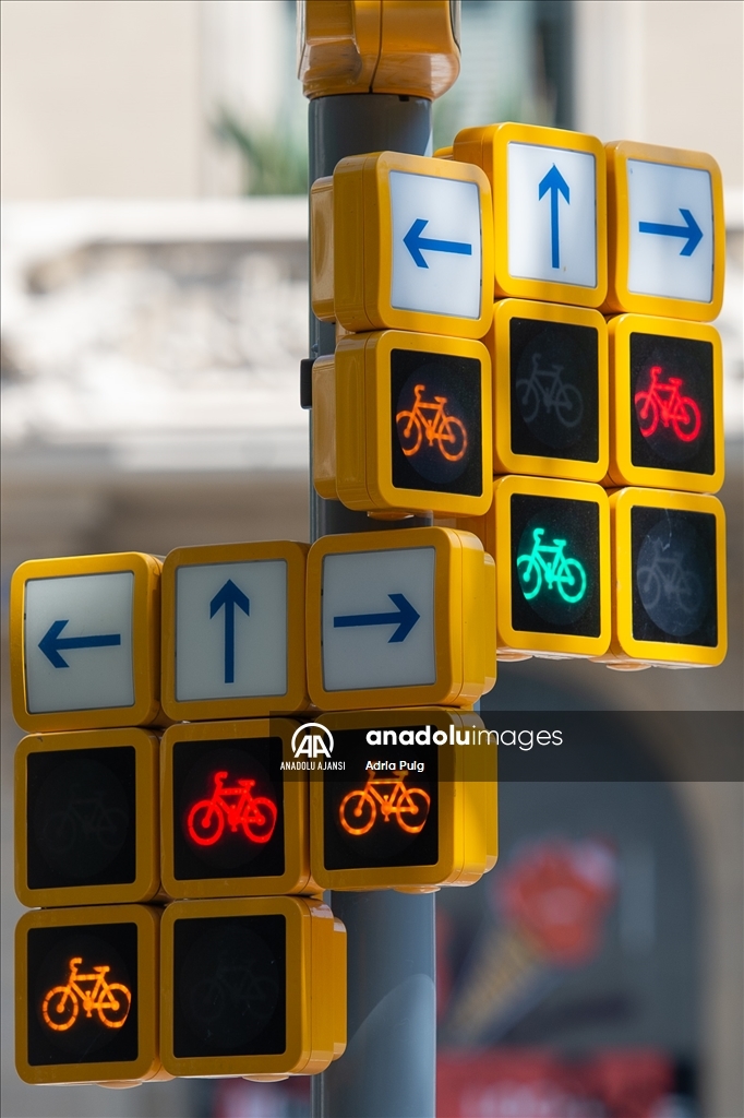 Barselona'daki bisiklet sürücüleri için yeni 'Tetris' trafik ışığı düzenlemesi