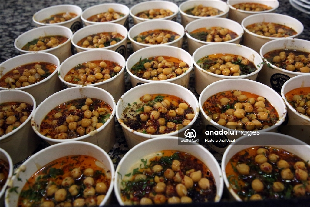 Mersin'in ana yemeği, Hatay'ın soğuk mezesi: Humus