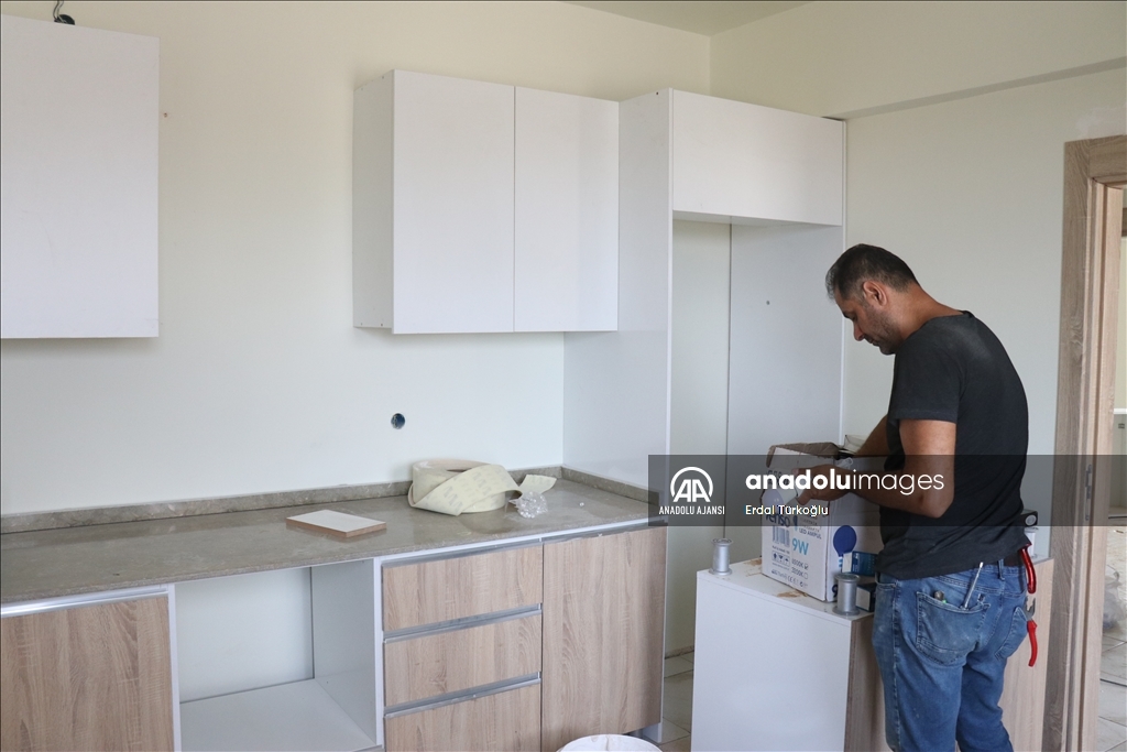 Hatay Altınözü'nde depremzedeler için köy tipi afet evlerinin yapımı sürüyor